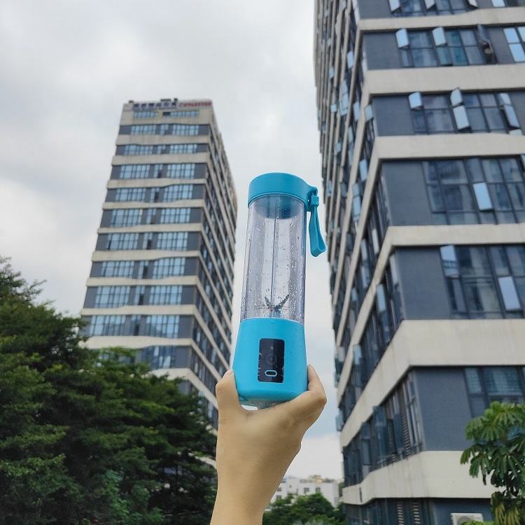 خلاط الفواكة و المشروبات المحمول