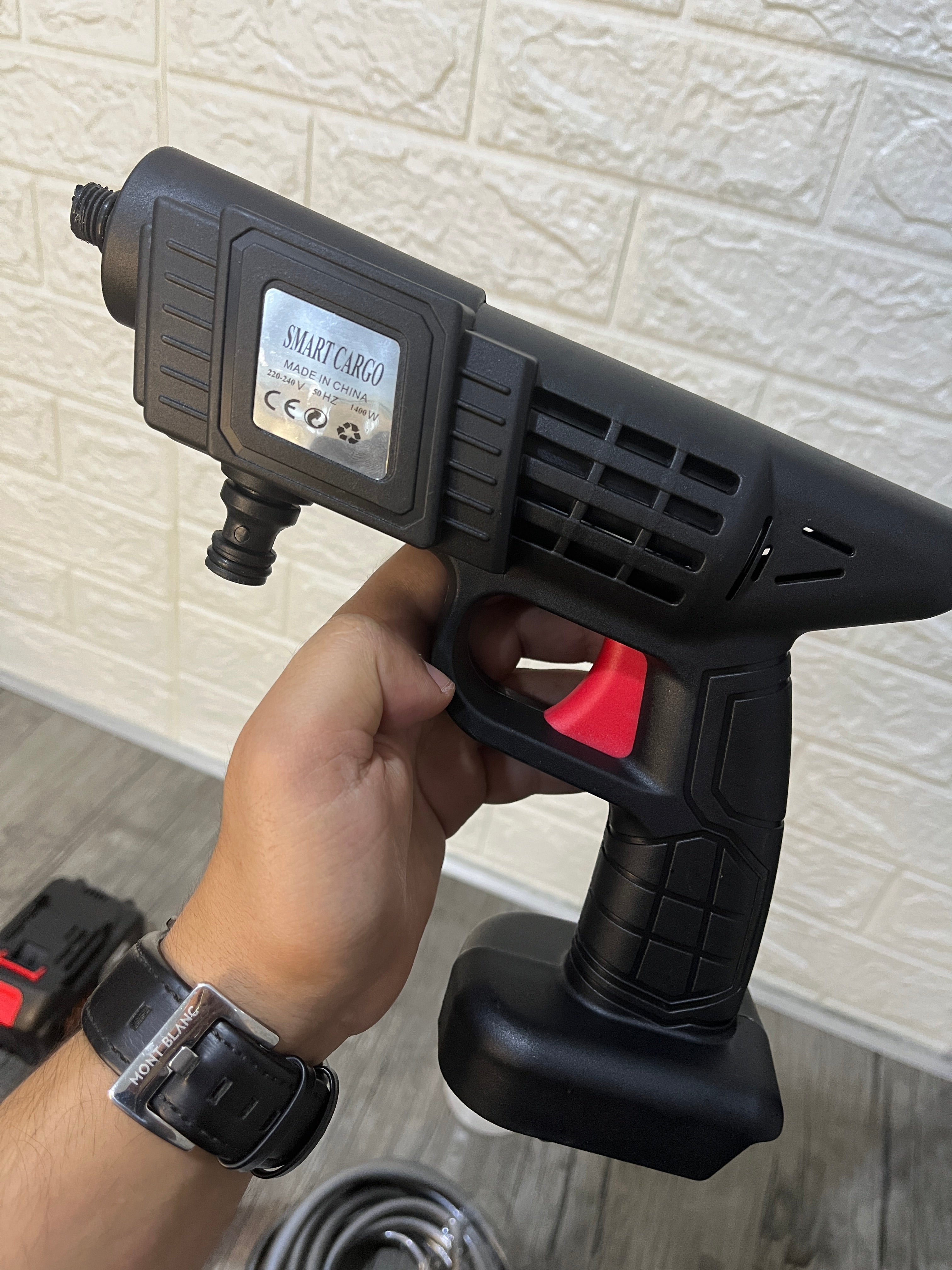 مسدس تنظيف لاسلكي احترافي – حل مثالي للعربية والبيت